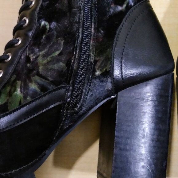 AMANDA WMS 7.5 Black Floral Zip Up Ankle Boots - Picture 6 of 17